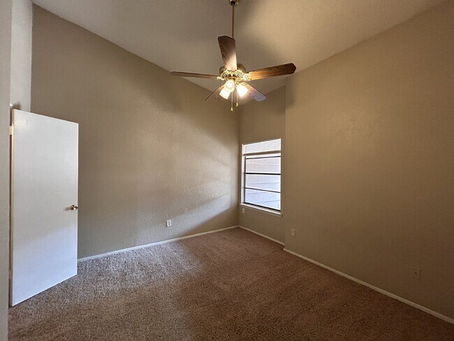 Foto del edificio - Cute 2\1 Duplex in Whisperwood