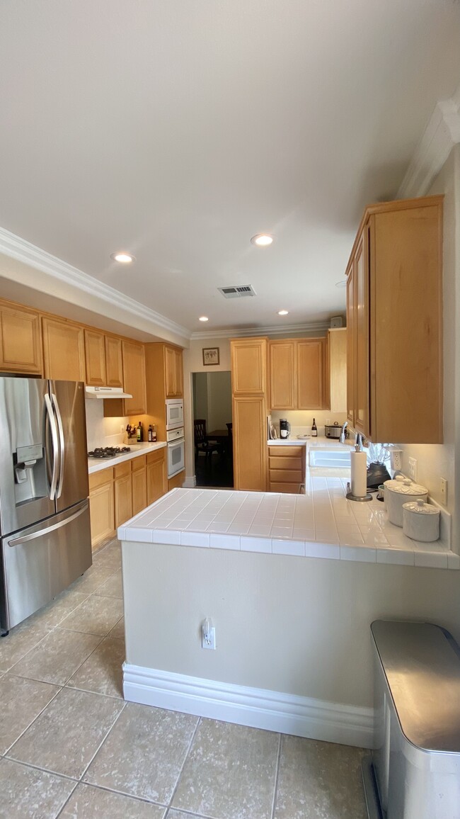 Building Photo - 2623 Sunshine Valley Ct