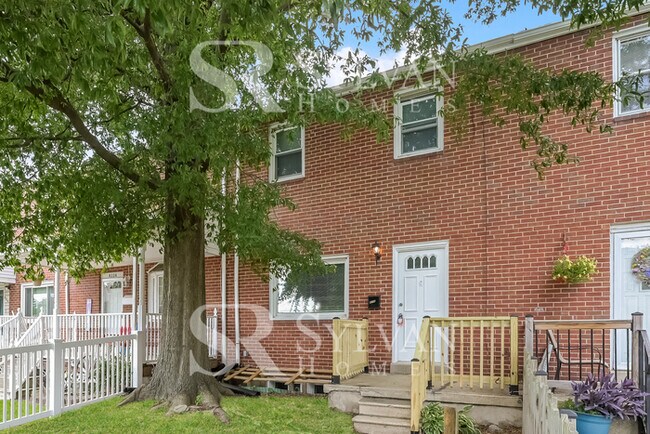 Building Photo - Impressive 3 BR, 2 BA Townhome