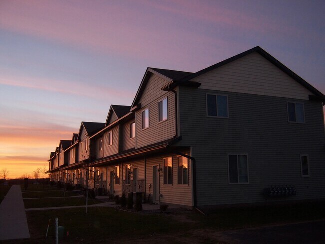 casas adosadas una al lado de la otra - 2326 Peters Dr