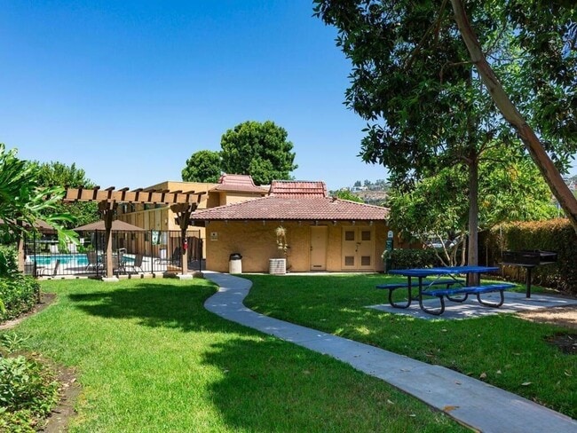 Foto del edificio - Impressive, 2 BD/2BA, condo available for ...