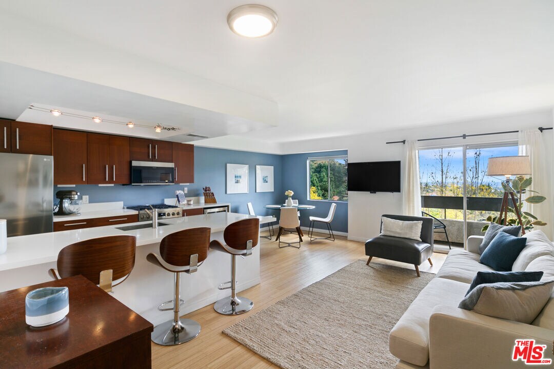 Foto principal - 2700 Cahuenga Blvd