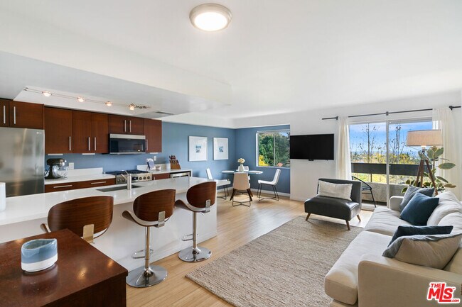 Foto del edificio - 2700 Cahuenga Blvd