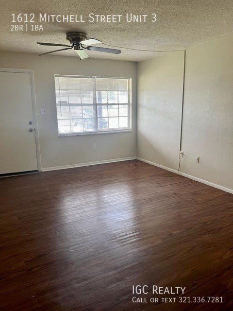 Foto del edificio - Two-bedroom, One bath, Fourplex Apartment