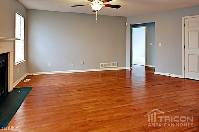 Building Photo - 1811 Independence Dr