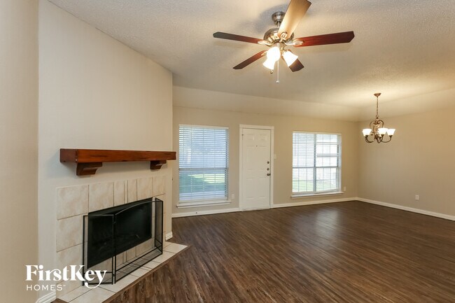 Foto del edificio - 805 Shadybrook Ln