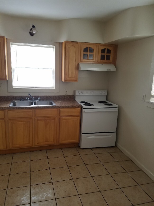 Kitchen - 112 Emlenton St