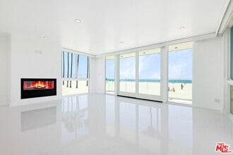 Building Photo - 2419 Ocean Front Walk