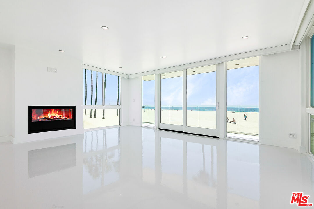 Foto principal - 2419 Ocean Front Walk