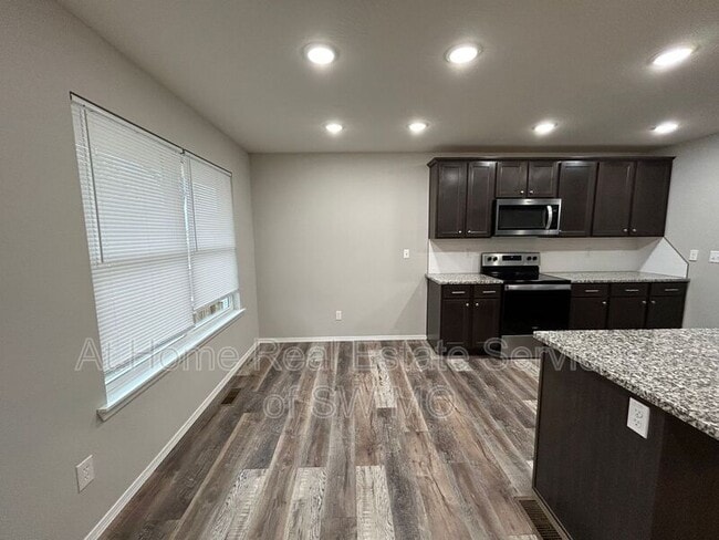 Building Photo - 673 S Southgate Dr