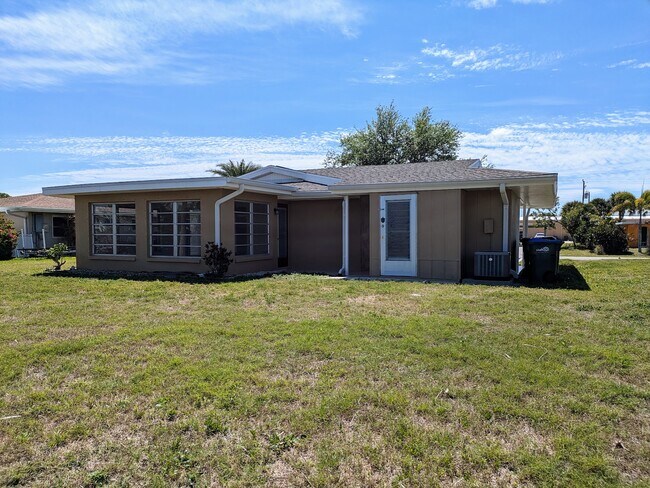 Building Photo - 5752 Espanola Ave