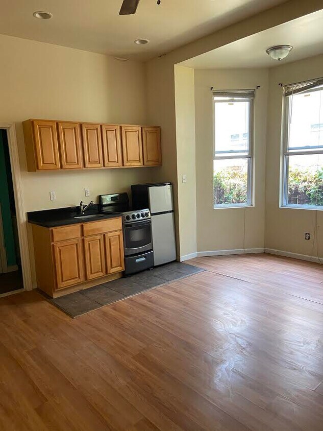 Foto principal - 3163 Frankford Ave