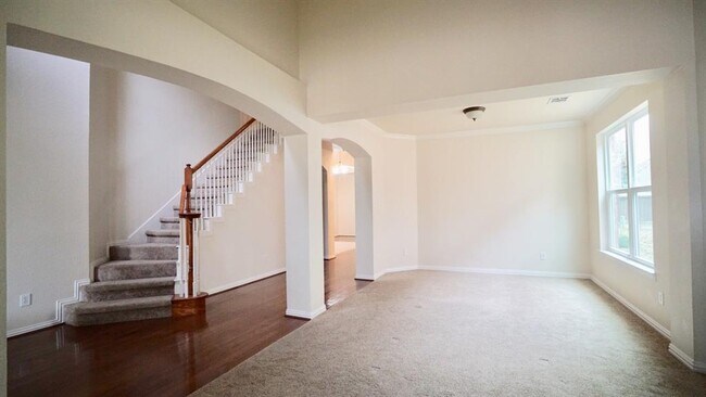 Foto del edificio - 329 Parkhurst Ln
