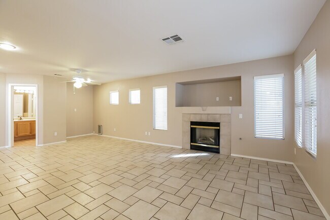 Foto del edificio - 55 Tanglewood Dr