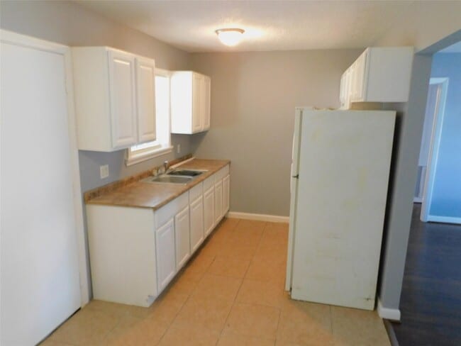 Building Photo - 3719 Meadowlake Rd