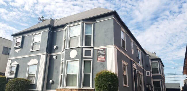 Building Photo - 915 S Ardmore Ave