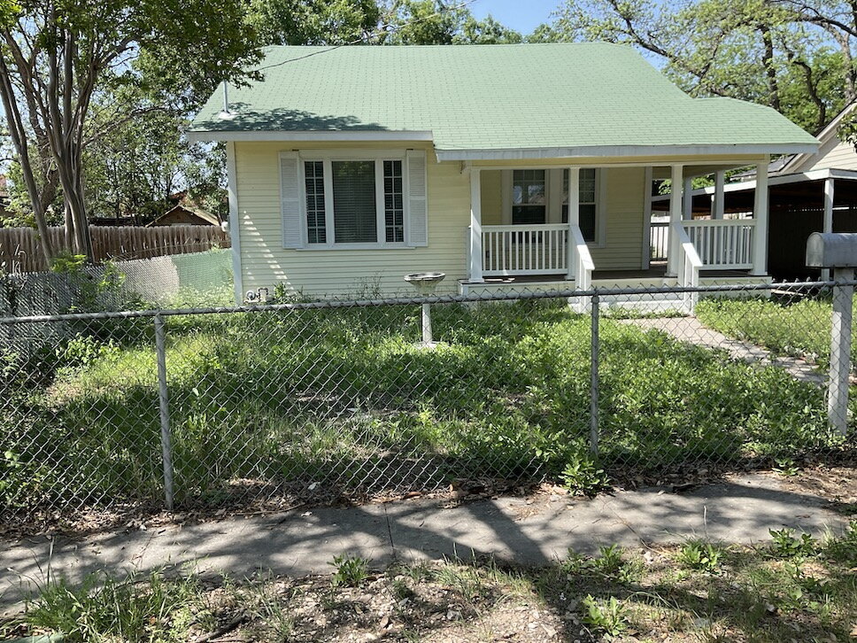 Primary Photo - 3 Bedroom House with Den/Extra Room