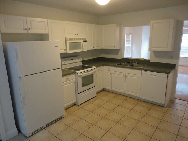 Building Photo - 2636 SW 35th Pl