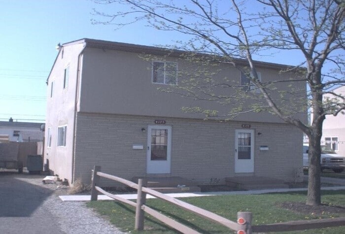 Primary Photo - Remodeled Westside Townhome for Rent