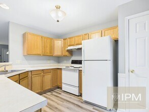 Building Photo - 110 Ross Ave