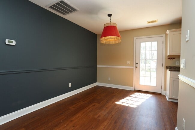 Foto del edificio - 3 Bedroom House close to Town!