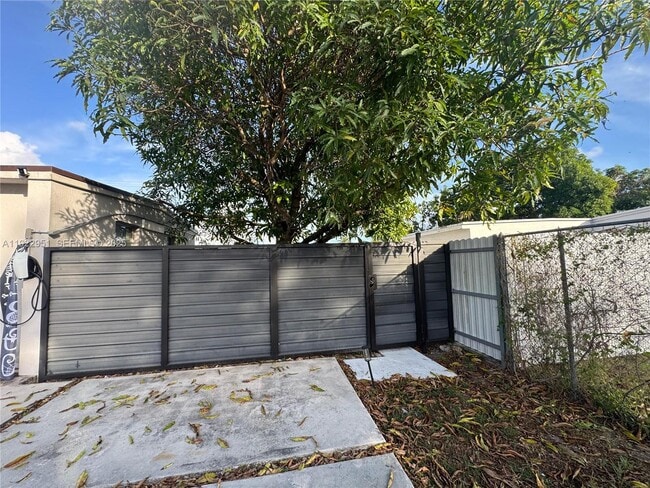 Building Photo - 4341 SW 99th Ct