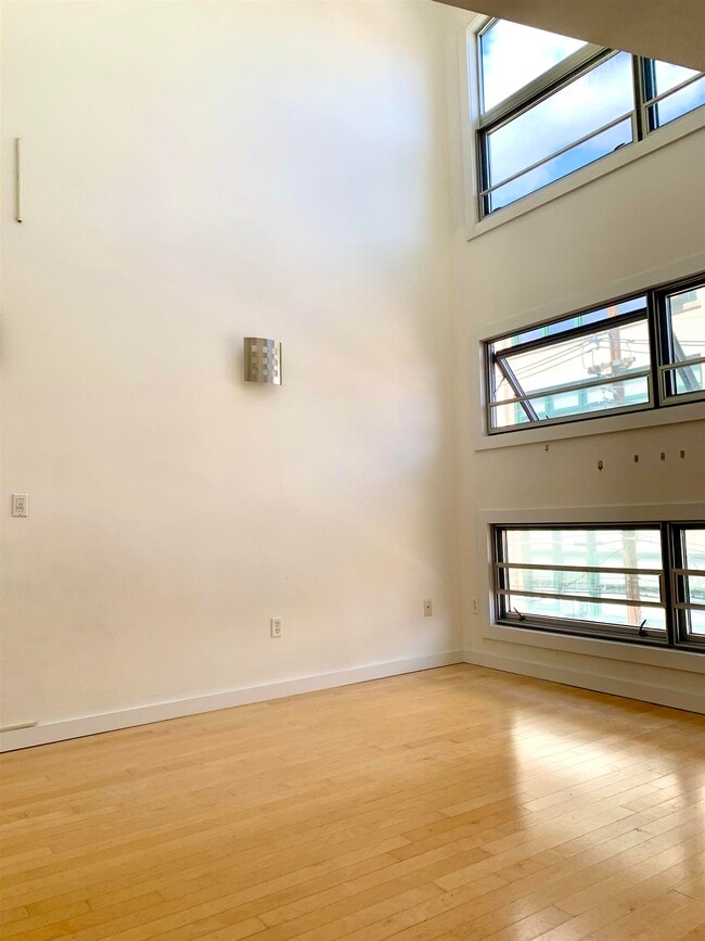 Building Photo - 557 2nd St