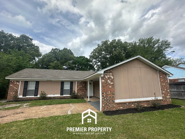 Modern 3BR/2BA Bartlett Area Home | Brick Fireplace & Spacious Fenced Yard - Modern 3BR/2BA Bartlett Area Home | Brick Fireplace & Spacious Fenced Yard