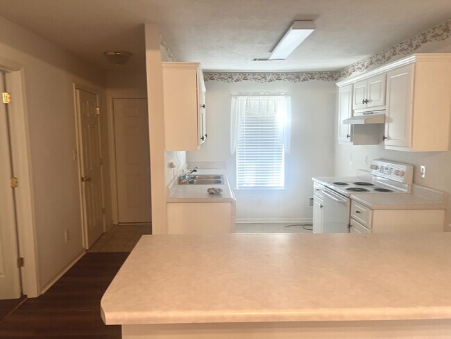 Foto del edificio - 107 Larkspur Ln