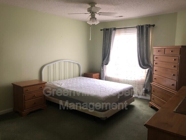 Foto del edificio - 3302 Mulberry Ln