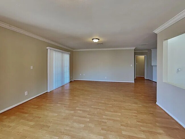 Building Photo - 7943 Lasaine Ave