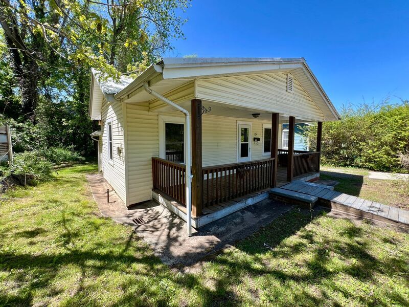 Primary Photo - 13 N Crescent St