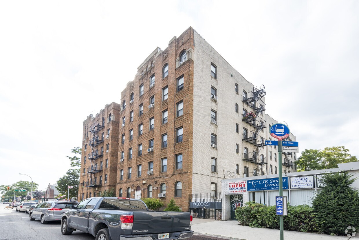 Building Photo - 375 76th St
