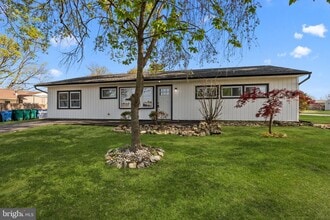 Building Photo - 338 Goldenridge Dr