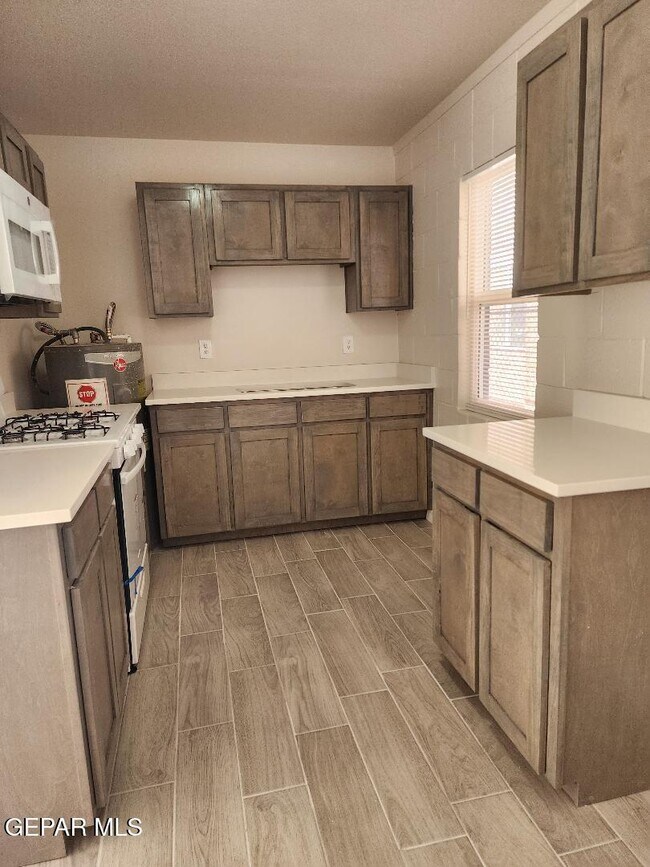 Foto del edificio - 7837 West Dr