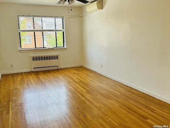 Foto del edificio - 123-12 6th Ave