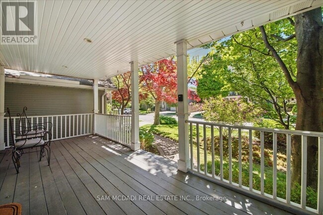 Building Photo - 81 Chisholm St