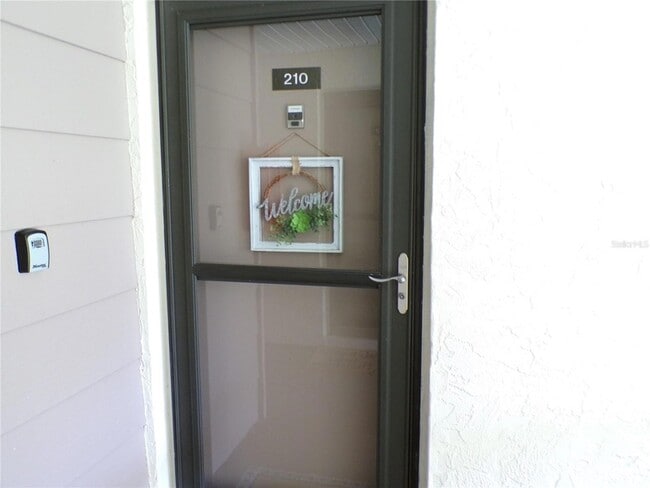 Foto del edificio - 756 White Pine Tree Rd