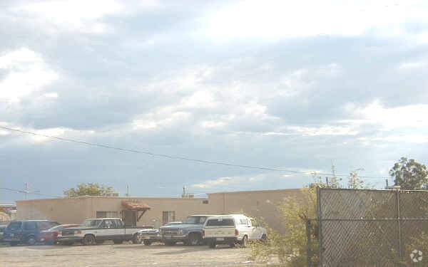 Foto del edificio - 5816-5838 S Morris Blvd