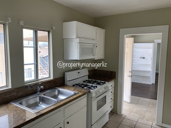 Kitchen - 434 W 10th St