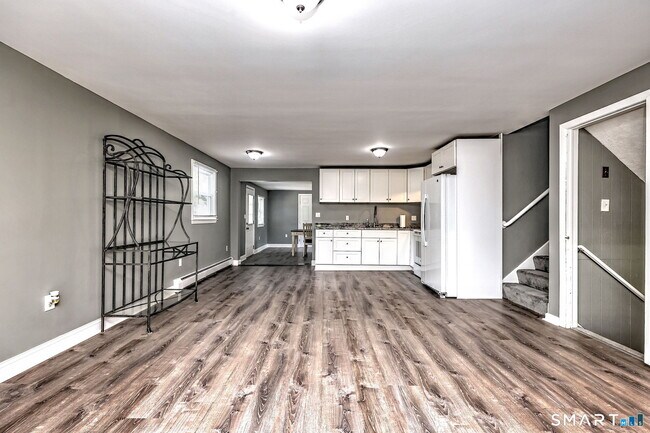 Foto del edificio - 68 Pond Hill Rd