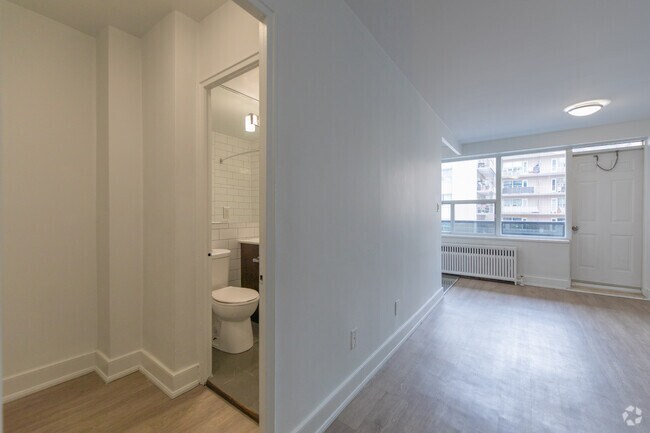CACHET - 455 pi² - Salon - 100 Cosburn Ave