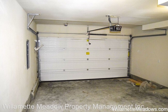 Building Photo - 5904 Shoreview Ln N