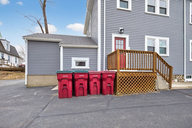 Building Photo - 46 Peirce St