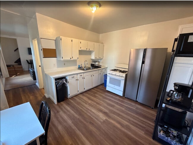 Building Photo - 48 Oak Ter