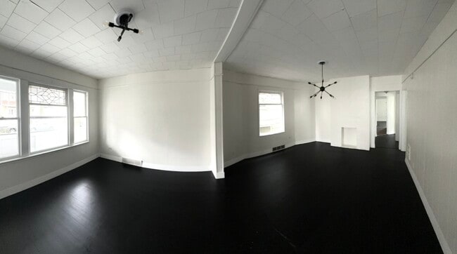 Building Photo - 108 Macamley St
