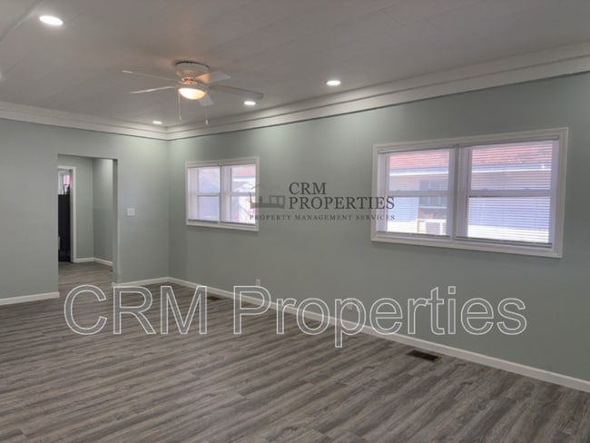 Building Photo - 909 W Virginia Ave