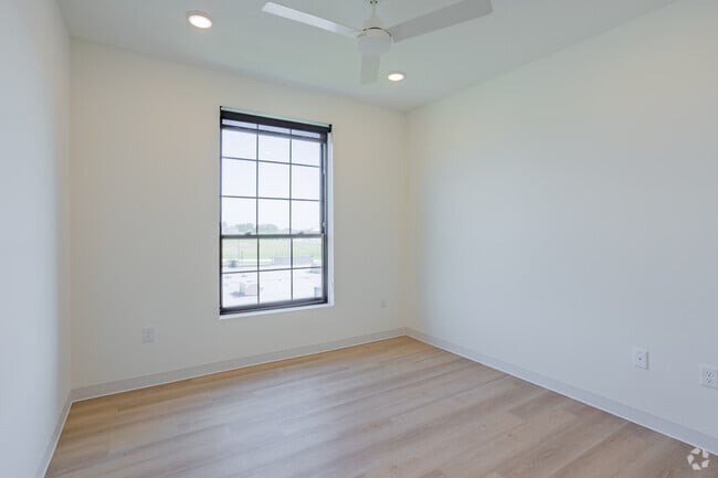 2BR, 2BA - 1,086SF - Primary Bedroom - The Lofts at Kettlestone Central