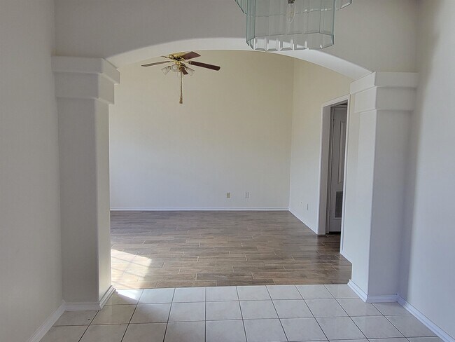 Building Photo - 1207 Hillside Rd