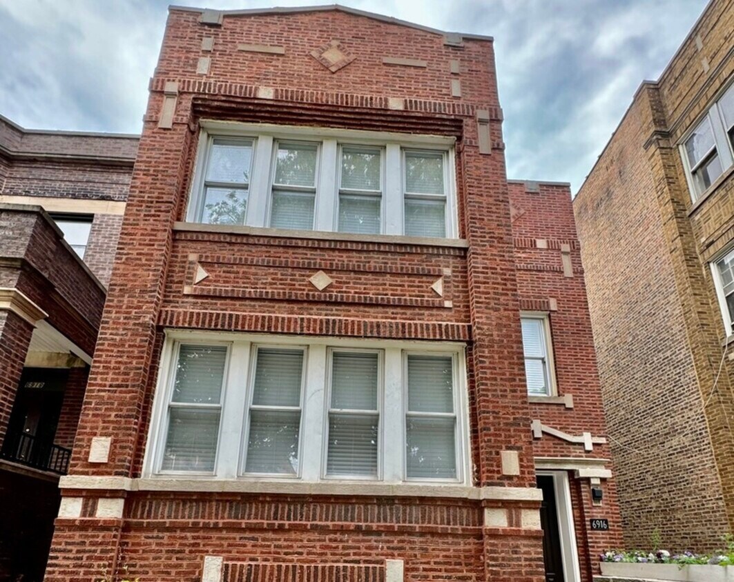 Primary Photo - 6916 S Prairie Ave